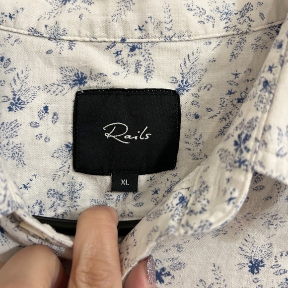 Rails Carson Beach Blues Linen Floral Button Up Size XL - Picture 4 of 6